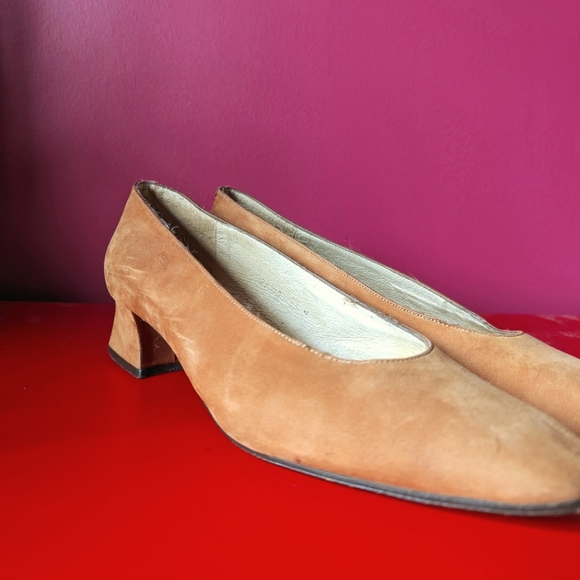 1990's Kenneth Cole Tan Suede Heels - Picture 5 of 5